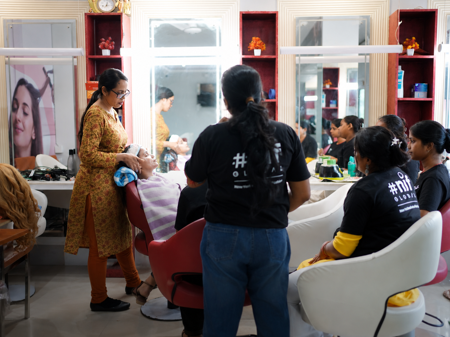 Why More Students in Bhubaneswar Are Choosing Makeup and Hair Styling Courses as a Serious Career Move
